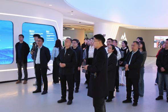 校长助理双海军率经济管理学院师生赴秀山开展产教融合交流活动