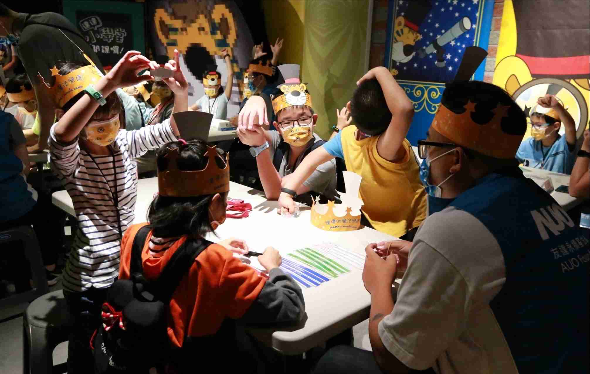 龙门国际以永续理念推动全人教育计划，，，，内外结盟储备科普教育人才，，荣获亚太永续行动奖社会共融面的金奖肯定