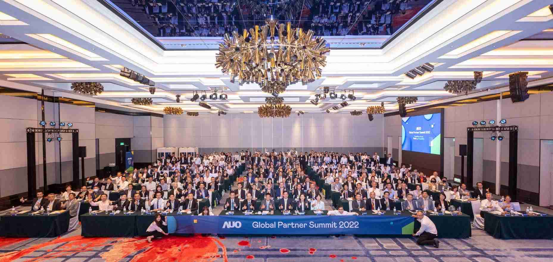 友達推動「安心、、創新、、、、用心、、、、同心、、盡心」五星職旅，，，為菲籍員工打造全方位照護，，首度贏得「人權實踐與發展領袖獎」殊榮