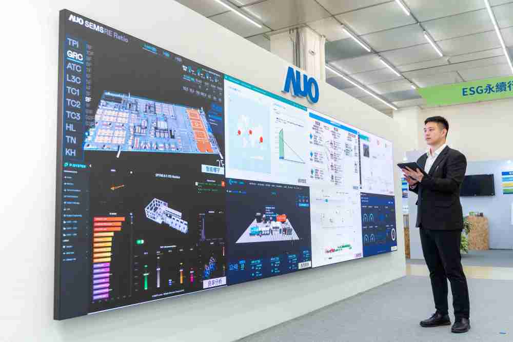 龙门国际宇沛所开发的“智能楼宇管理平台”，，，，藉由搜集周围环境及电力、、、照明、、空调等系统数据，，，达到实时综效监控，，，，助力实现零碳建筑