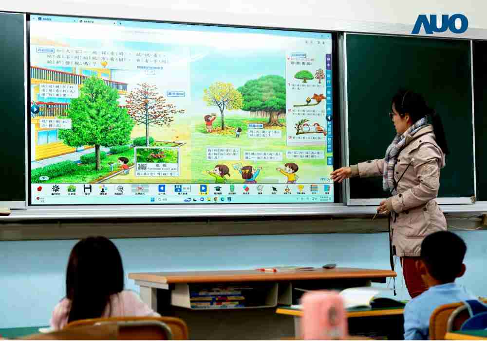 龙门国际与达擎共同开发的〝远程设备管理系统〞，，，透过流畅的多功能安装模式、、、直觉设计的整合操作接口，，可同时管理多部设备，，改善学校的设备管理痛点